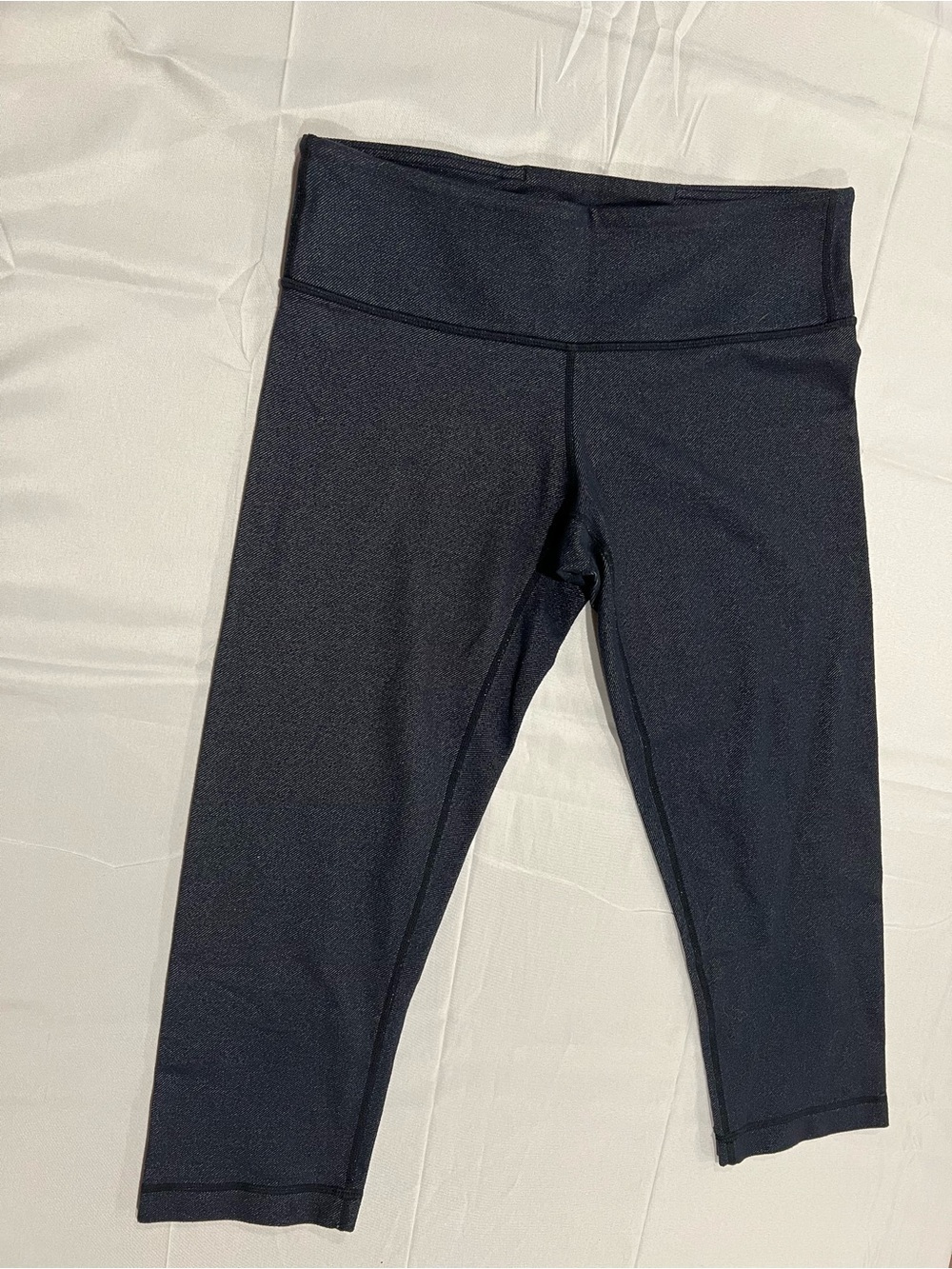 Lululemon Women’s Black Capri Leggings
